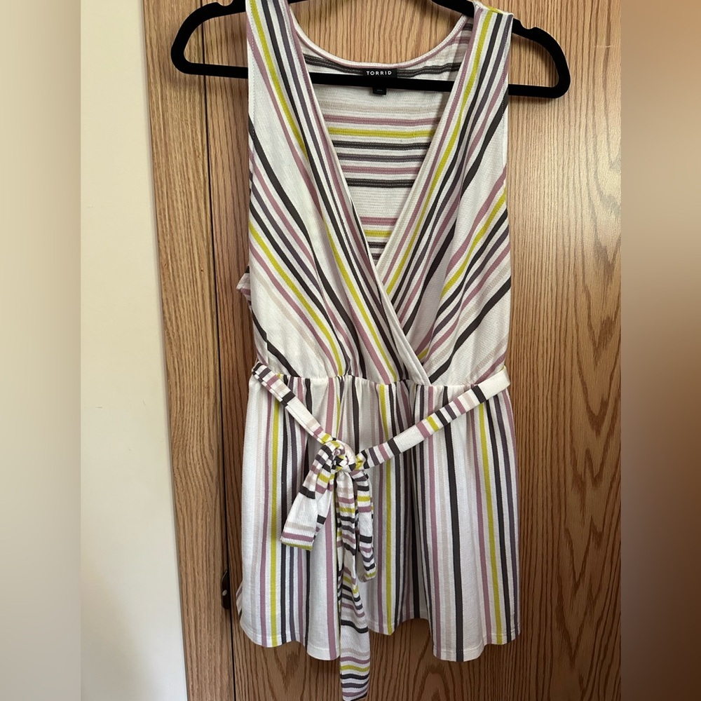 Torrid baby doll tank 2X EUC tie belt soft ribbed stripes white v-neck faux wrap